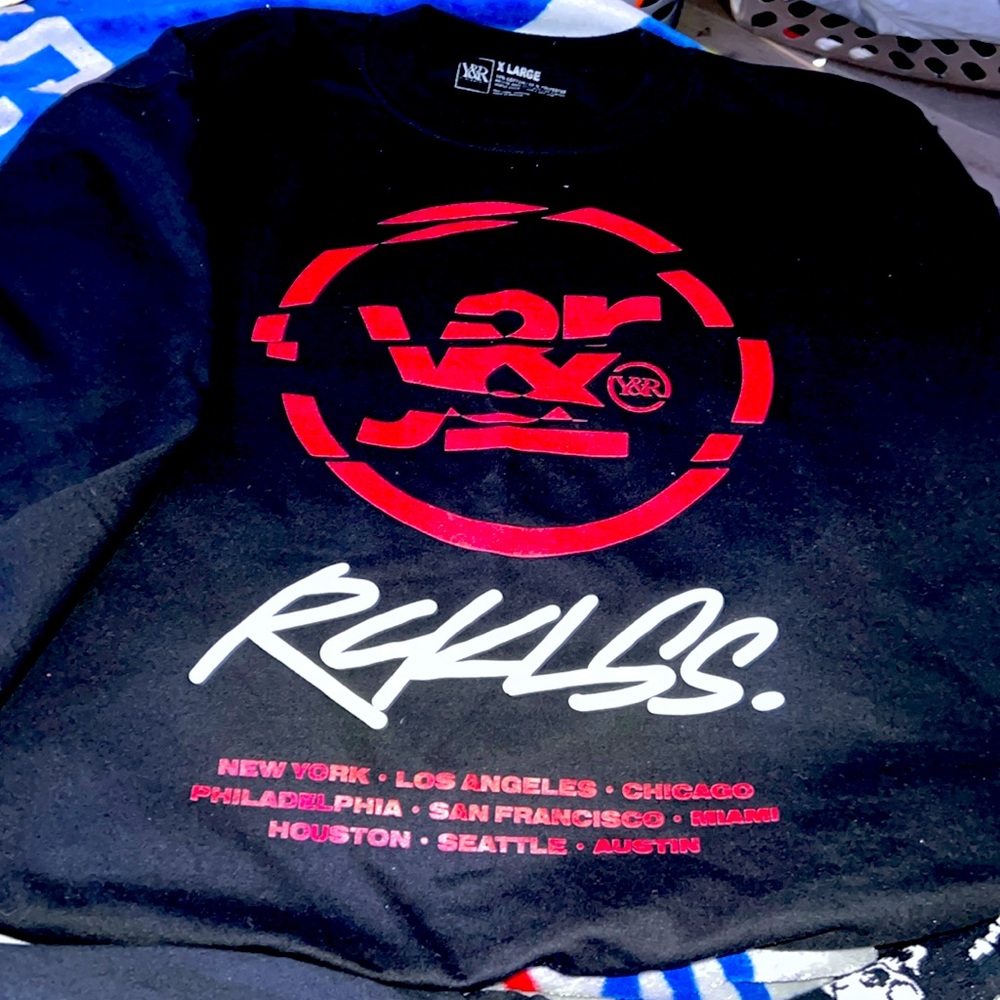 YOUNG & RECKLESS L/S CREWNECK SWEATSHIRT LIKE NWOT BLACK/RED NO TEARS/HOLES